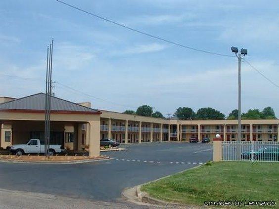 Colonial Inn And Suites - Memphis Southaven Exterior photo
