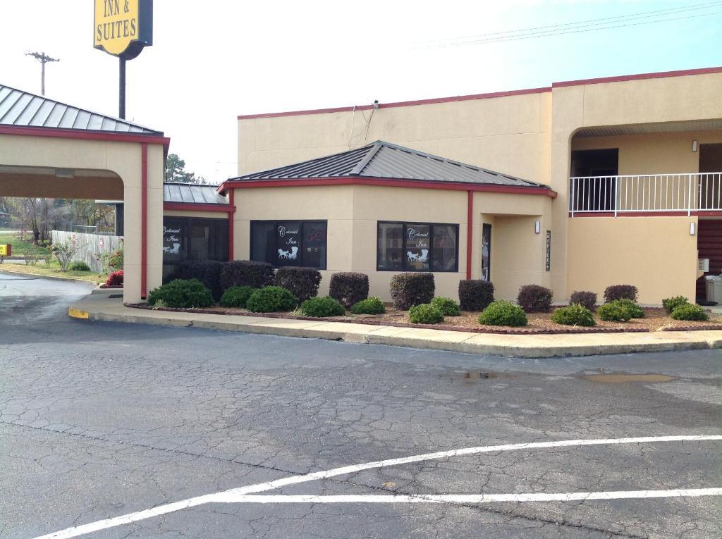 Colonial Inn And Suites - Memphis Southaven Exterior photo