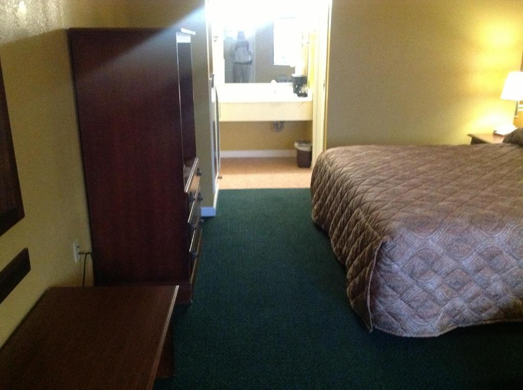 Colonial Inn And Suites - Memphis Southaven Room photo
