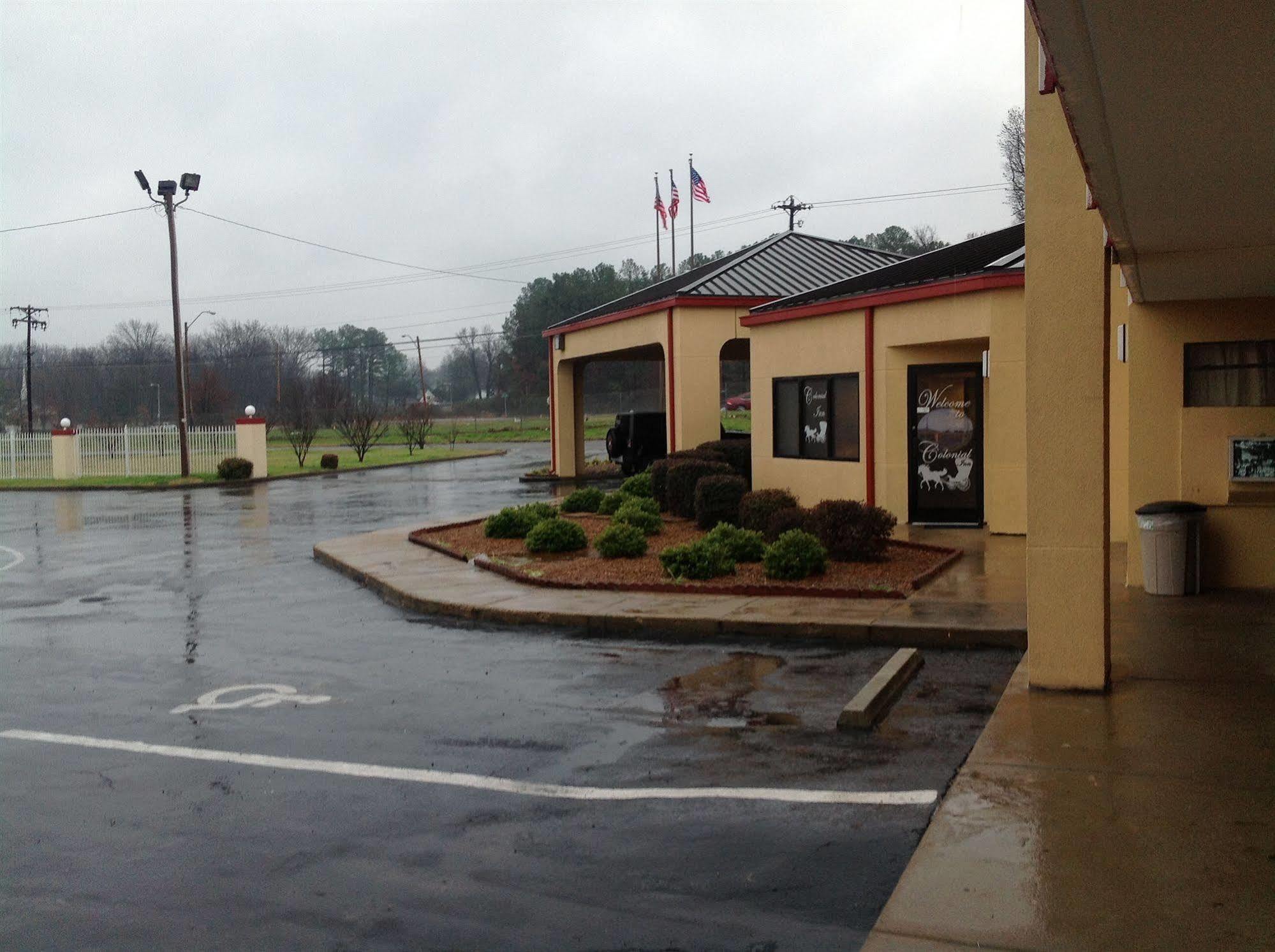 Colonial Inn And Suites - Memphis Southaven Exterior photo