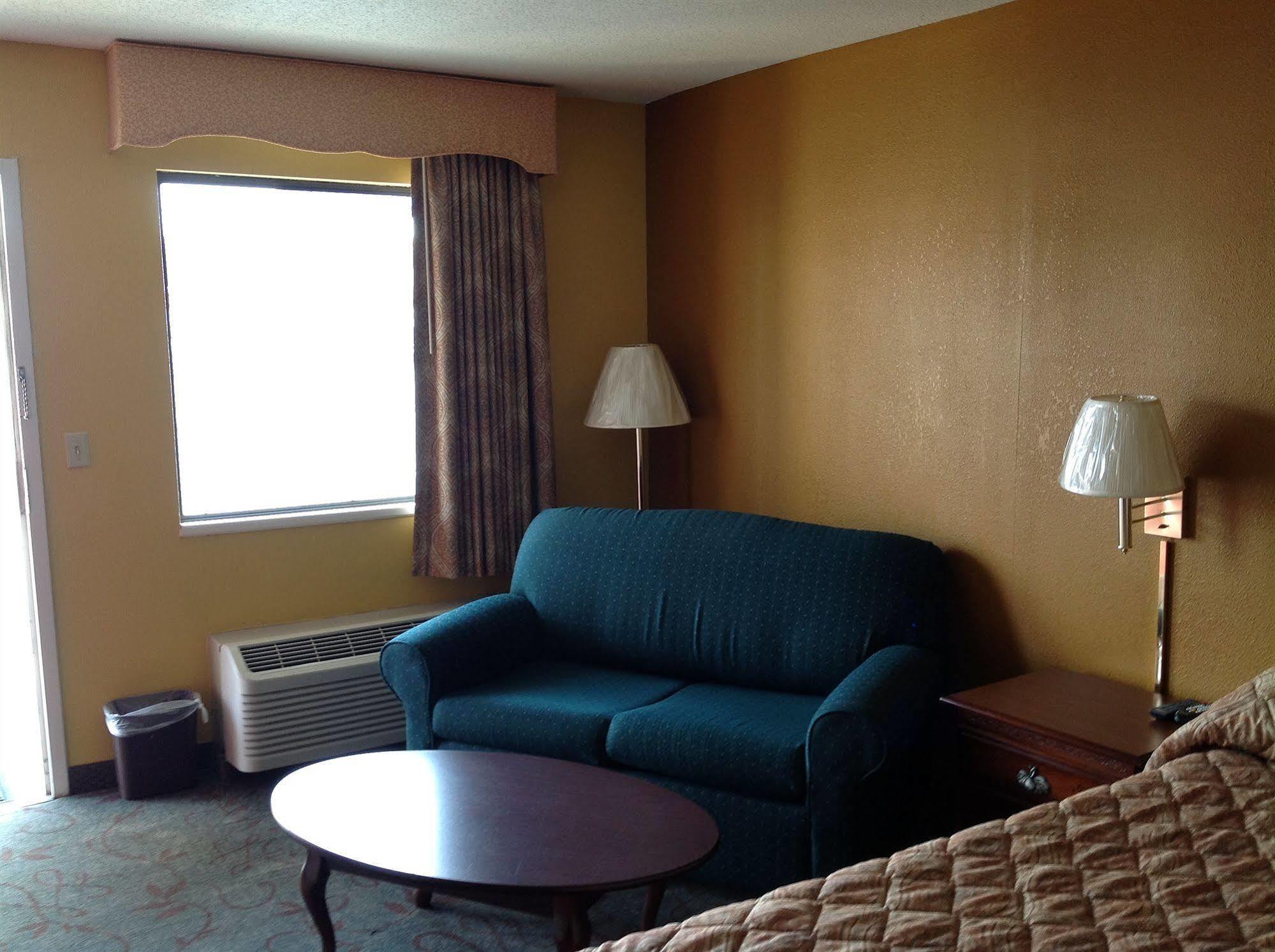 Colonial Inn And Suites - Memphis Southaven Exterior photo